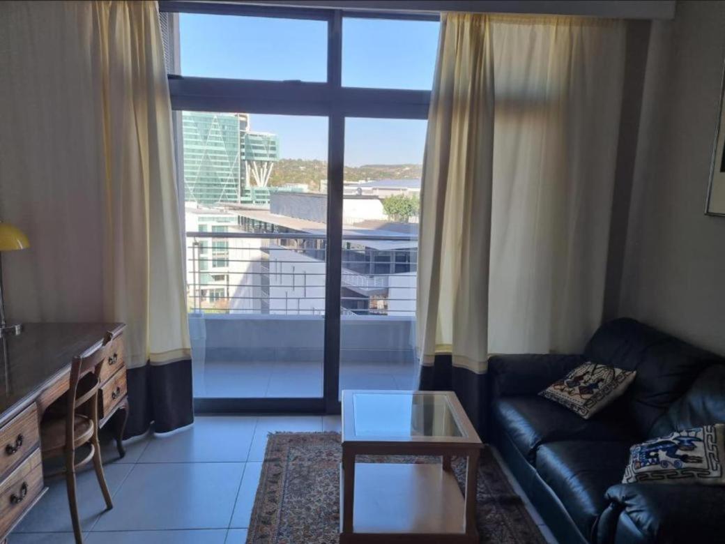 Menlyn Maine Apartments Pretoria-Noord Buitenkant foto