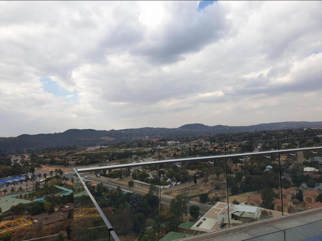 Menlyn Maine Apartments Pretoria-Noord Buitenkant foto