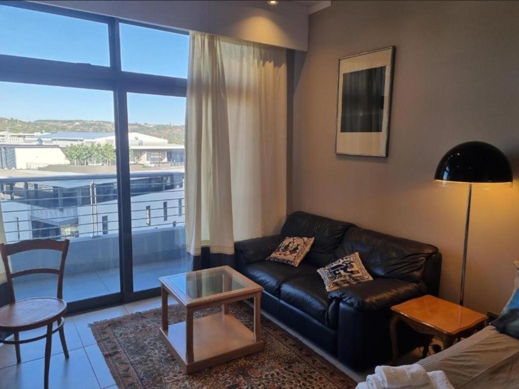Menlyn Maine Apartments Pretoria-Noord Buitenkant foto