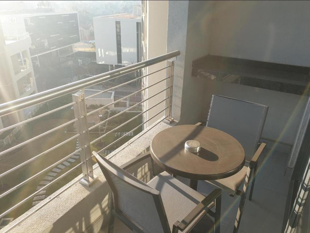 Menlyn Maine Apartments Pretoria-Noord Buitenkant foto