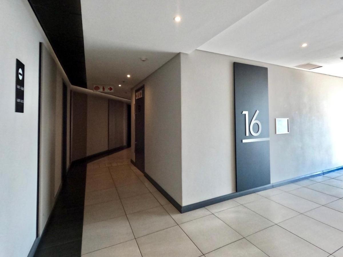 Menlyn Maine Apartments Pretoria-Noord Buitenkant foto