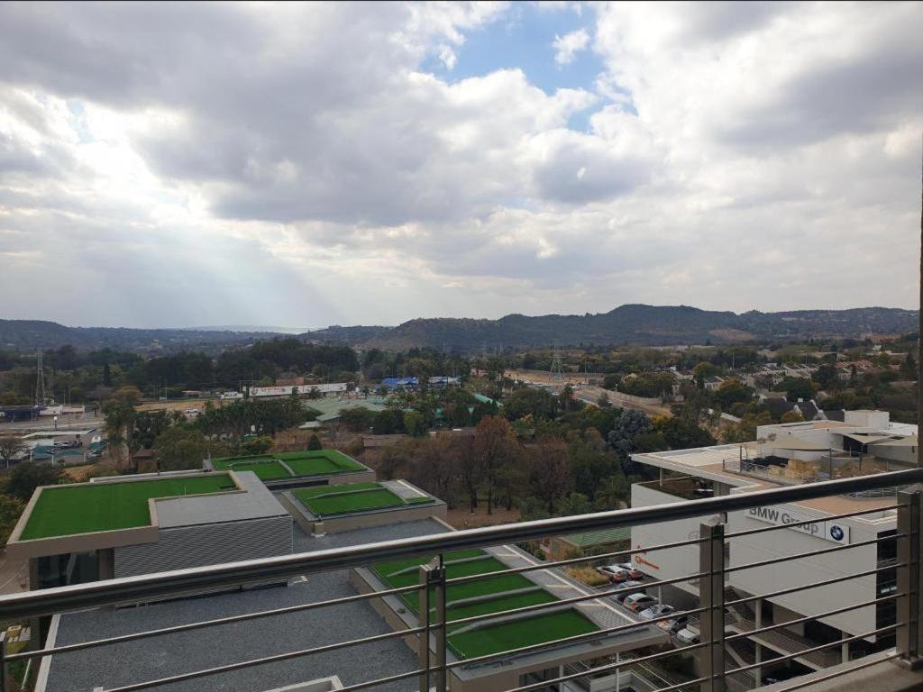 Menlyn Maine Apartments Pretoria-Noord Buitenkant foto